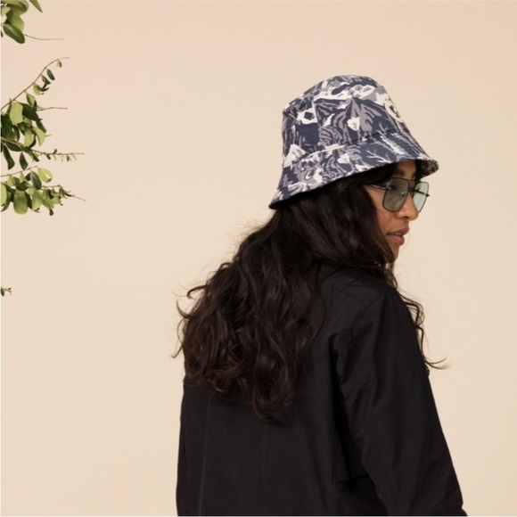 NWT Specialized/Fjällräven Bucket Hat 22004 S/F Hat
560-111 Navy-Eggshell Sz
S/M - Picture 3 of 7